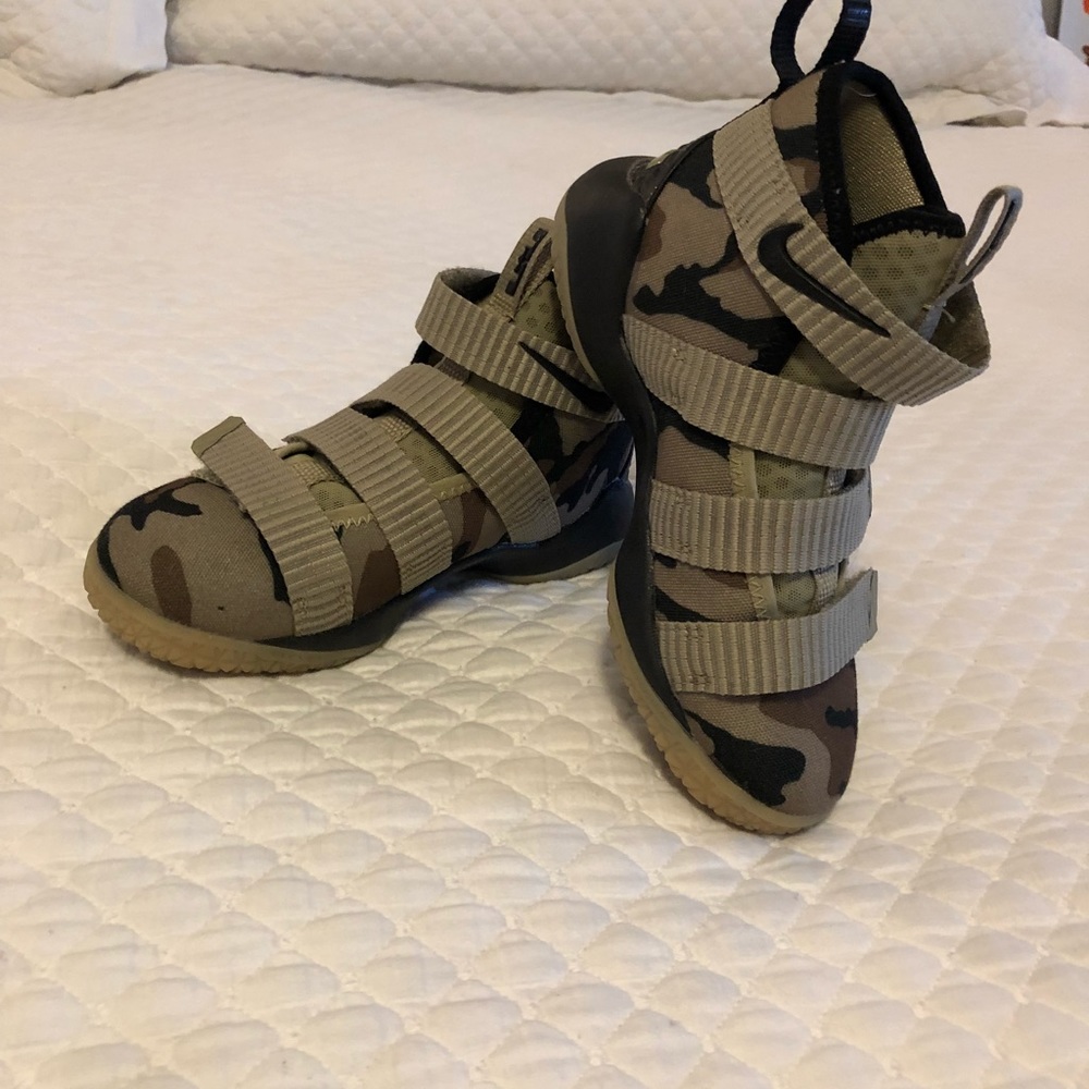 The LeBron Soldier 11 FlyEase (kids)